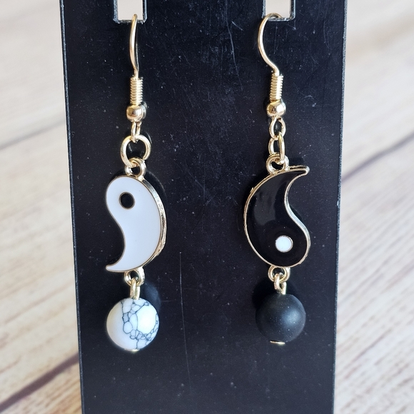 NWT Black White & Gold Yin & Yang Dangle Earrings - Picture 2 of 11